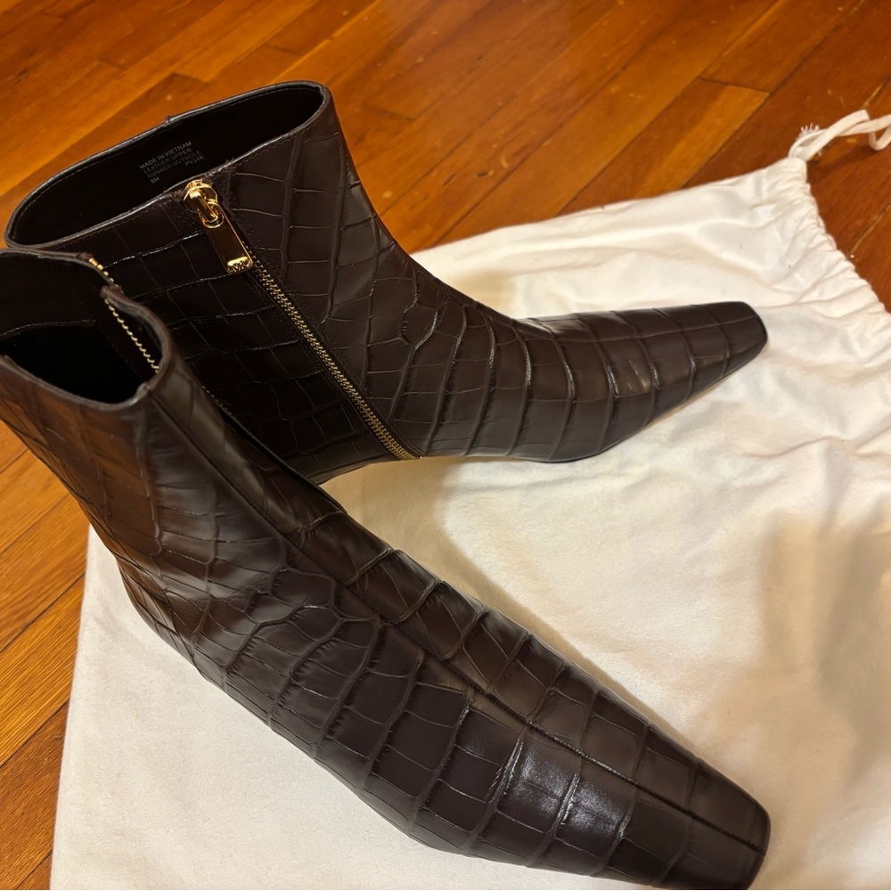Elegant Brown Crocodile Pattern Boots worn 1X - Picture 3 of 6